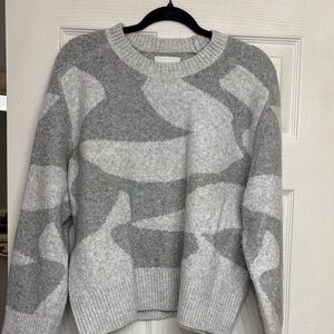 Abercrombie & Fitch Gray and Cream Abstract Sweater